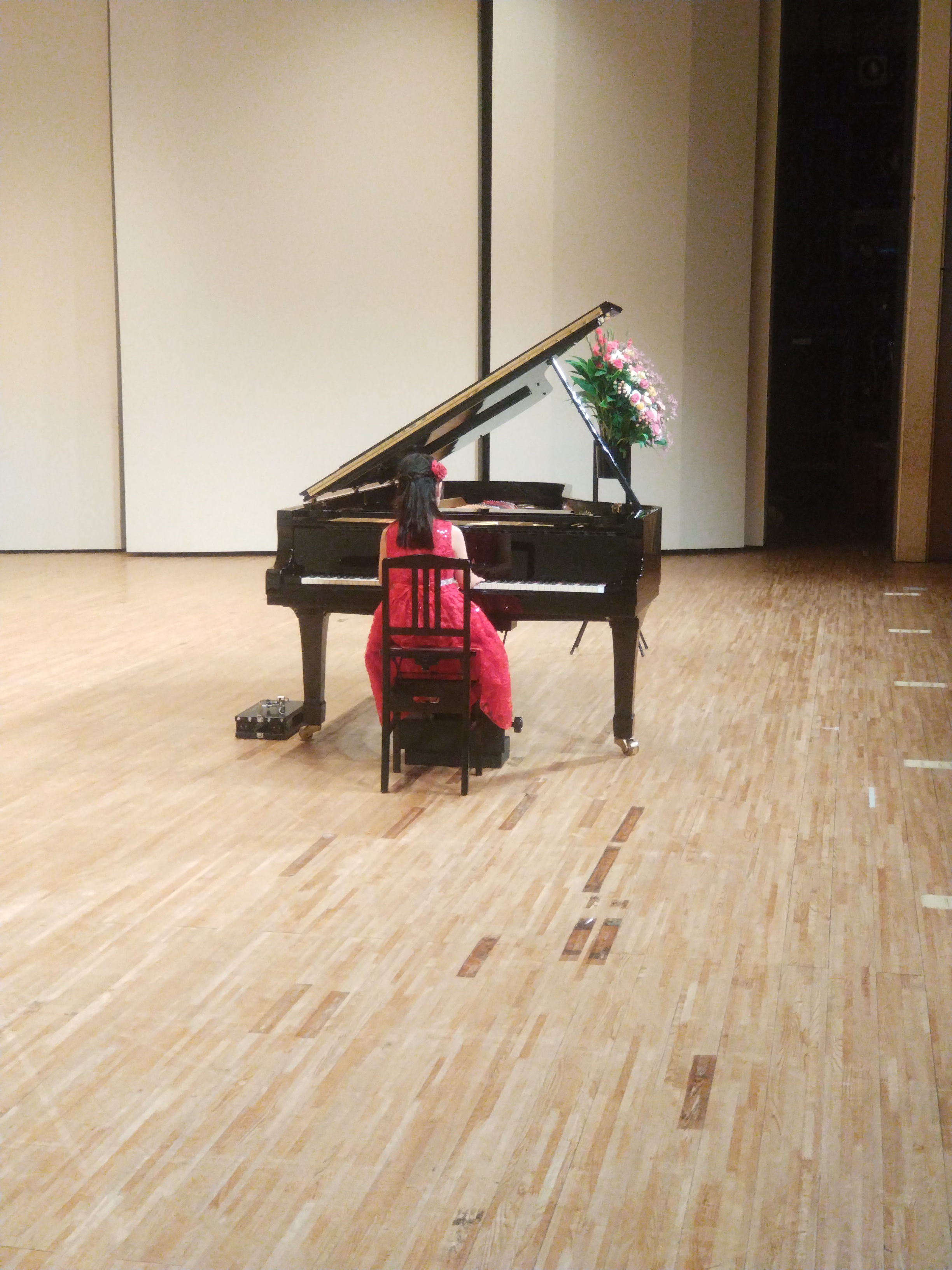 �����s���كz�[���ŉ��t����s�A�m���\��̗l�q