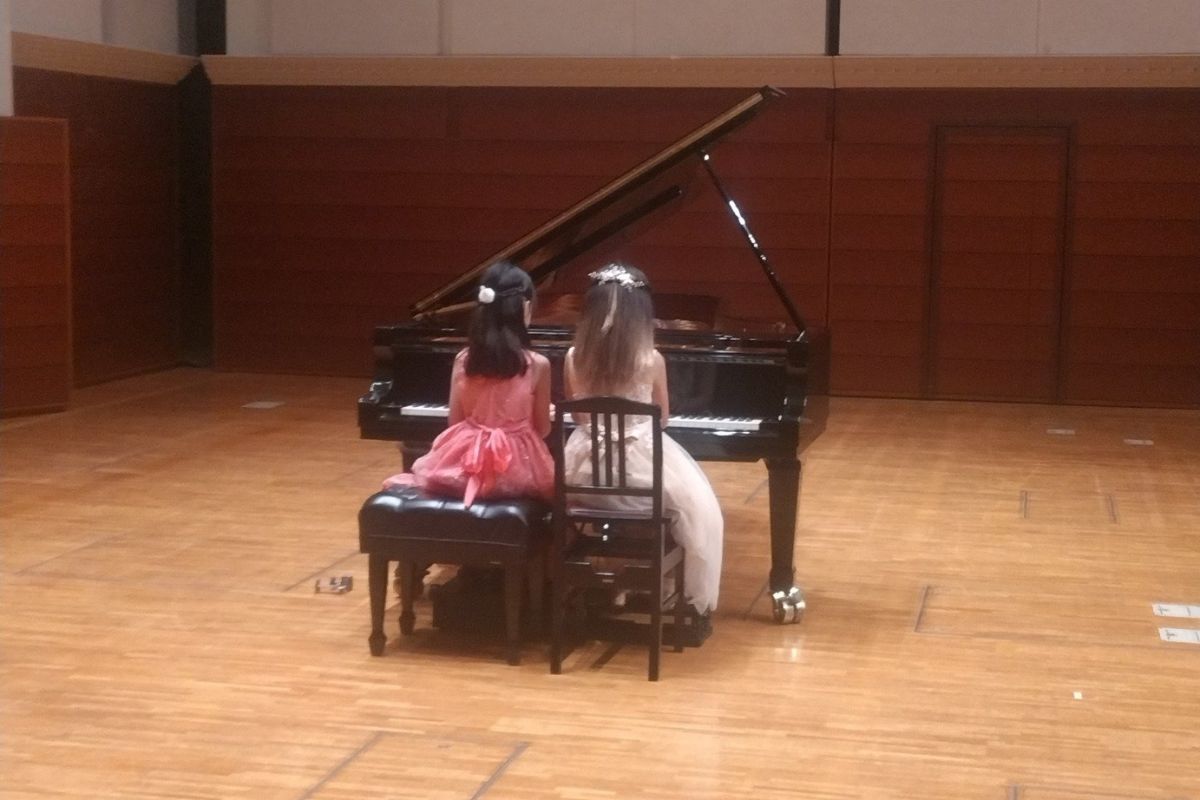 �����s���B�[�^�z�[���ŊJ�Â��ꂽ���W�[�N�K�b�Z�̃s�A�m���\��@�A�e���t�̗l�q